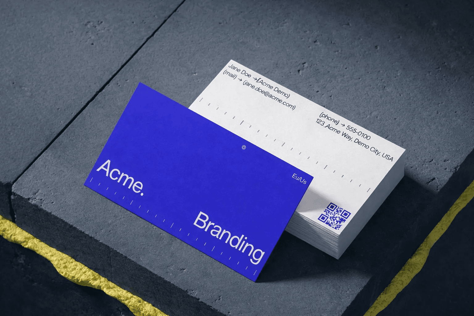 Branding - בניית זהות מותגית חזקה ועקבית על פני כל נקודות המגע הדיגיטליות.